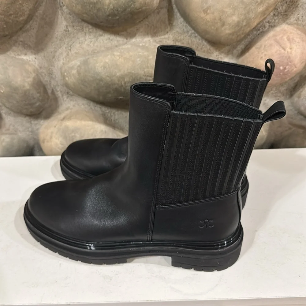 Johnston & Murphy Gianna Gore boot in black